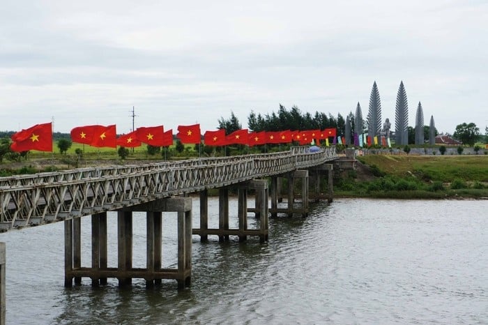 Cầu Hiền Lương và sông Bến Hải - địa điểm du lịch Quảng Trị 